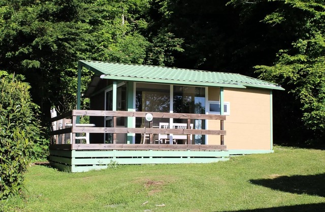 Camping Le Balcon de Chartreuse* - Chalet Colchique 5 People