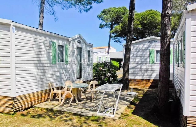Camping LES VARENNES * - Mobil-home PLUS 2 chambres 4 personnes