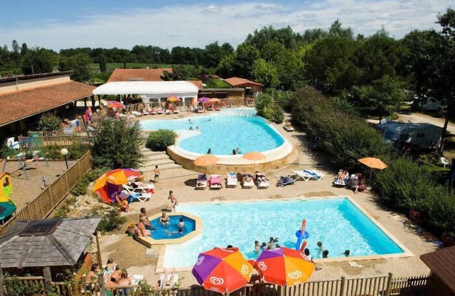 Camping Les Lacs De Courtès*** - 3 Room Canvas Bungalow 4 People