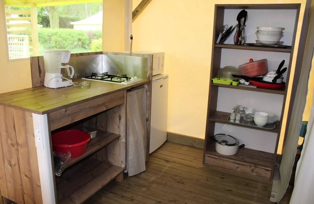 Campsite Flower le Rompval* - Funflower Standard 3 rooms 4 people Without Sanitary facilities