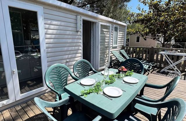 Campsite La Pointe du Médoc* - Mobile home Comfort 3 rooms 4 people