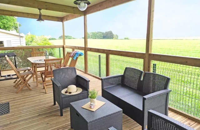 Campsite Le Rouge Gorge* * - CABANE LODGE PREMIUM BORA BORA 3 CH 7 PERS CLIM TV LAVE VAISSELLE 7 persons