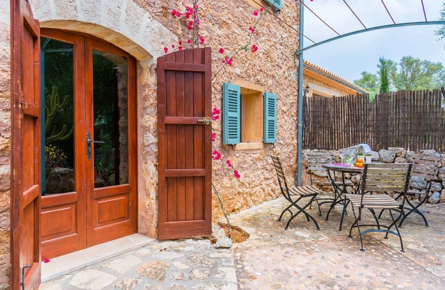 CAN PINA - ECO PINA - Apartment with shared pool in Costitx. Free WiFi