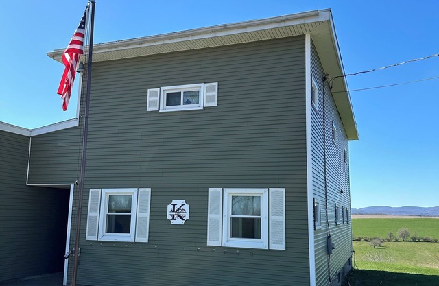 Canajoharie Home, Country living, inground pool. 5 Bedrooms. Outdoor space