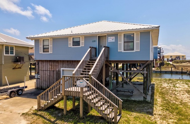 Canal-front, Boat Dock, Sleeps 9 - Anchor Eways