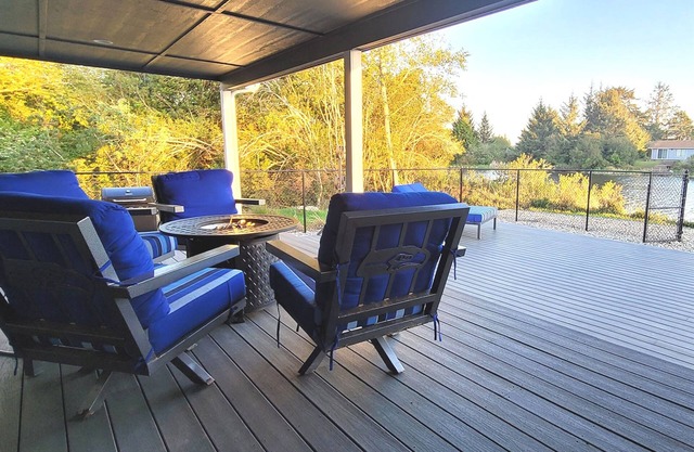 Canal Front, Private Dock, Fully Fenced, Spacious!