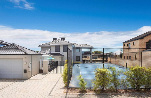 Canal Life - Private Pool and Tennis Court
