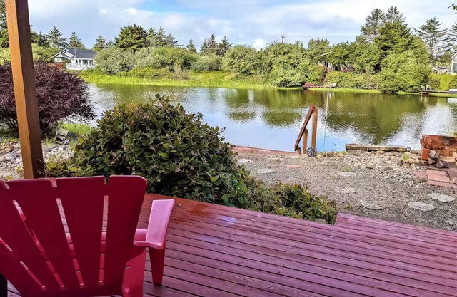 Canalside cottage monthly rental close to beach