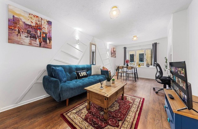 Canary Wharf+ 2Bed + Free parking+ Smart TV