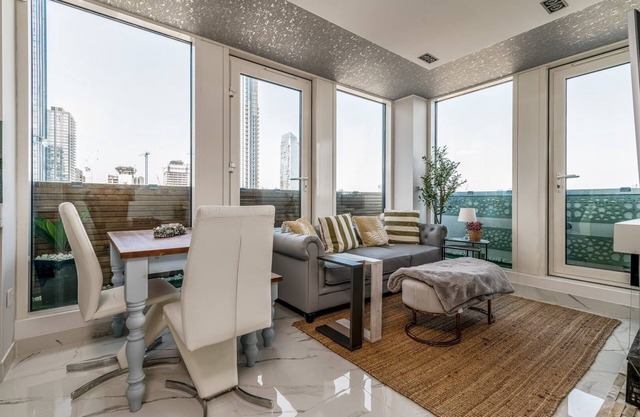 Canary Wharf Retreat with Free Secure Parking