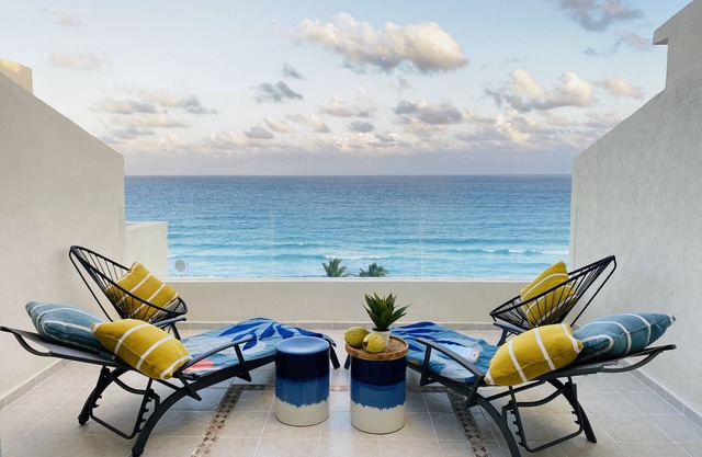 Cancun Chic, beachfront apartment, 3 bedrooms, 3 bathrooms