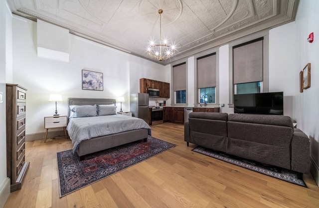 Candlestick Suite - Luxury Studio Apartment in Downtown Sedalia, ADA-friendly