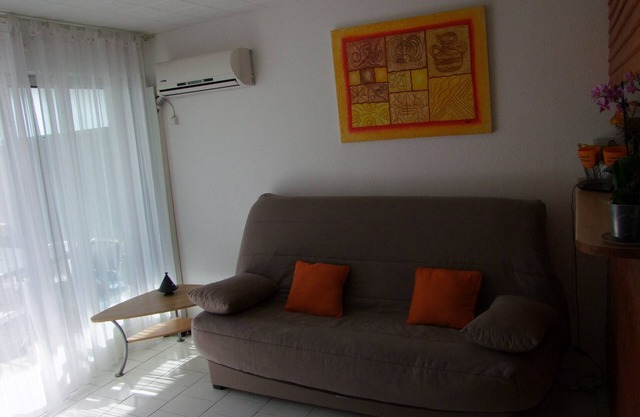 CANET PLAGE - Appart. 2* in secured residence - 1st line - facing the sea