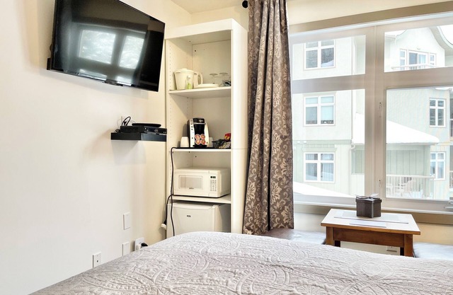 Canmore Windtower Hotel Room