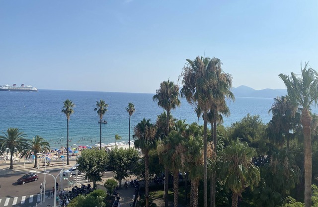 Cannes - F1 facing the sea 33C