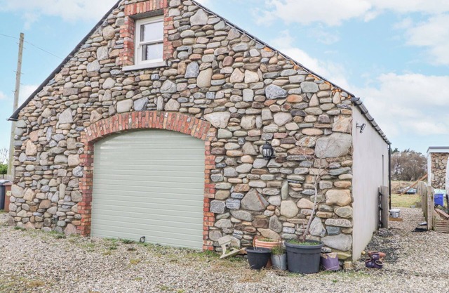 CANNING COTTAGE, with a garden in Limavady