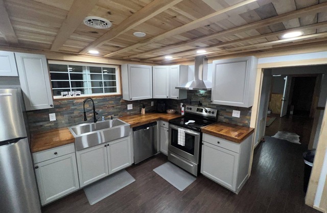 Cannon Cliffside River Retreat- FREE WIFI