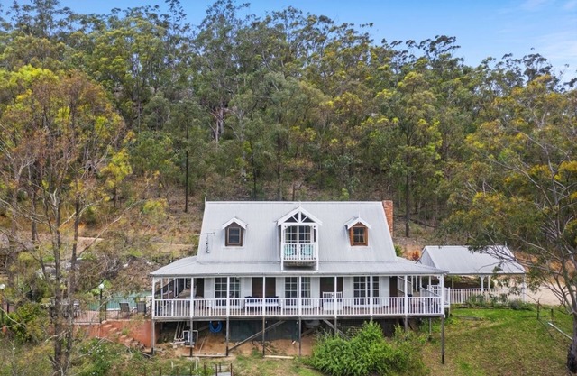 Cants Cottage - Loft House with a View