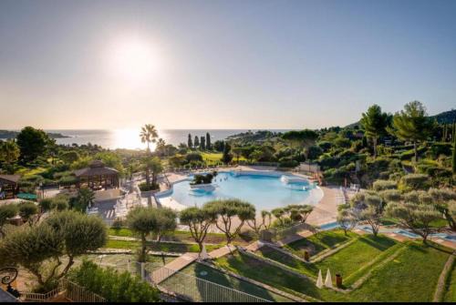 Cap ESTEREL Village , AGAY 4prs Climatisé-WIFI-Parking INCLUS