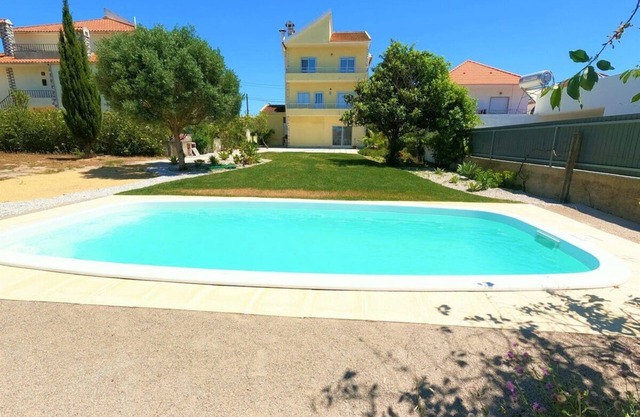 Caparica, V4 duplex apartment w/pool, Charneca de Caparica, Lisbon