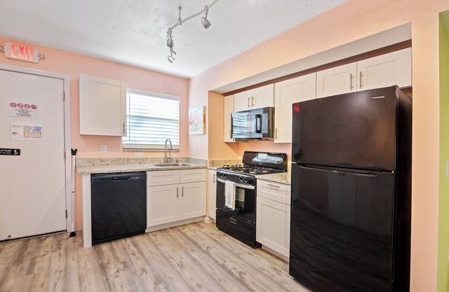 Cape Canaveral 2 Bedroom with Office near the Beach