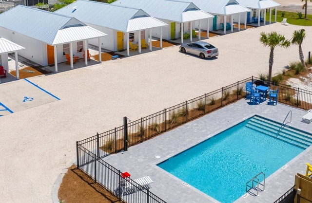 Cape Cottages 3 Homes, Pet Friendly, Pool, Short 2 Min to Beach-Beach Bay Access