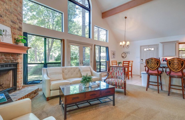 Cape Royale Home w/Deck - Walk to Lake Livingston