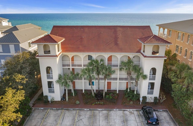 Capistrano E101. Gulf Front, Direct private beach access, Pet Friendly.