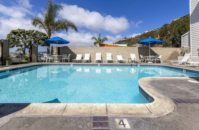Capistrano SurfSide Inn 2 Bedroom Unit Sleeps 6