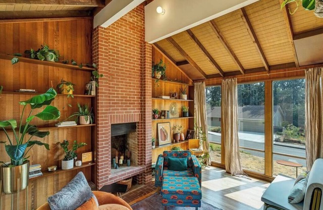 Capitol Cabin! Designer Home w/Soaring Windows