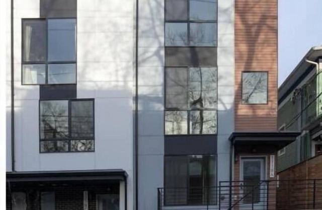 Capitol Chill - Modern Luxury Townhouse