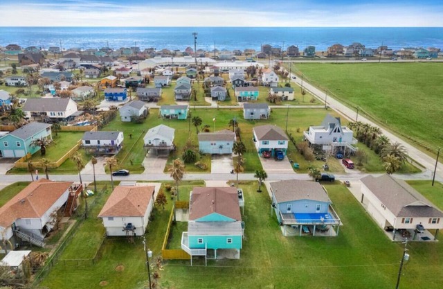 Captain Hook - Spacious coastal haven, minutes from beach