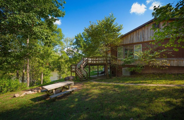 Captain's Lodge 15 Acres w/300 Meters Of Private Shenandoah Riverfront property