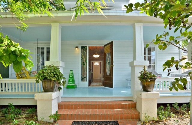 CAPTAIN'S QUARTERS ~ A Vintage Key West Retreat that is full of Charm!