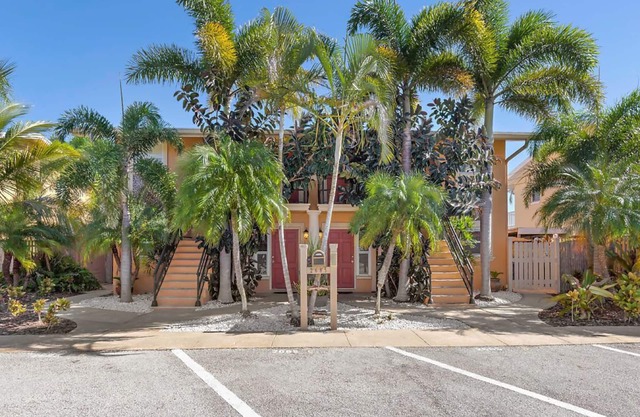 Captain's Quarters - Capt. Kirk Unit - FREE BOAT with Rental!