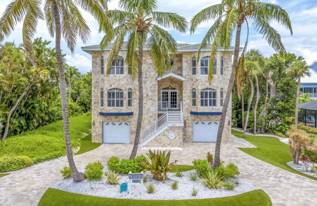 Captiva Village Pool Home- Flexible check in days!