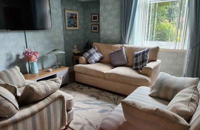 Captivating 2-Bed ground floor Apartment in Largs