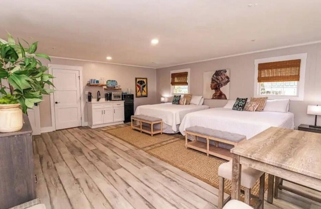 CARACUL, a cozy stay for four in the lodge of Karoo at Smith Mountain Lake