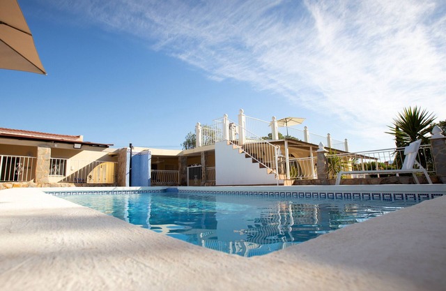 Caravan 'Mobilhome Mit Garten Und Pool' with Shared Pool, Wi-Fi and Air Conditioning