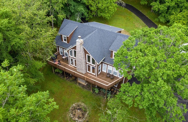Cardinal's Nest - Secluded 9+ Acres, 3,000+ sq. ft., firepit in Columbia, TN