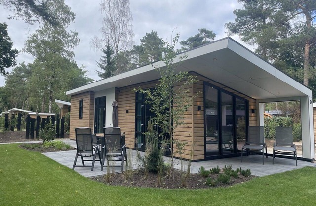 Carefree enjoyment in a luxury lodge with Hottub and Sauna!