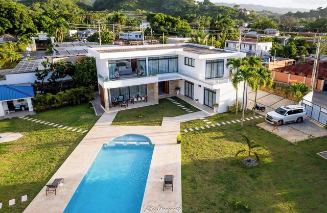 Caribbean Villa with Swimming Pool for Groups and Families