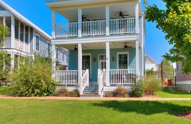 Carlton Landing! Charming Three Bedroom Cottage