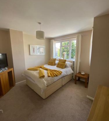 Carol's Place near Porthcawl, Margam Park, 3mins to M4