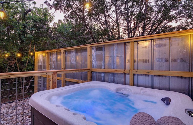 Caroline's Cottage, Hot Tub, Fire Pit, sleeps 2!