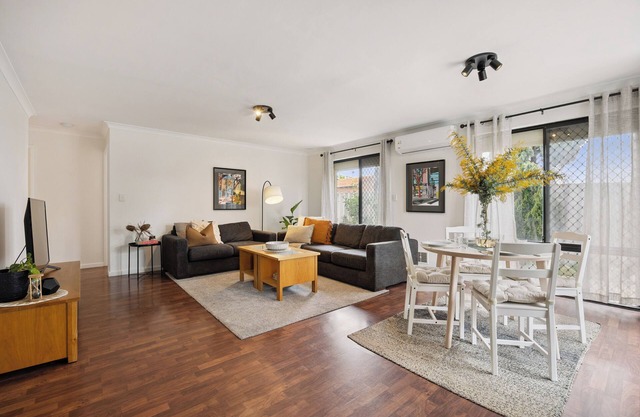 Carrington Retreat – Quiet 2BR Stay Near Shops, Buses & City Fringe