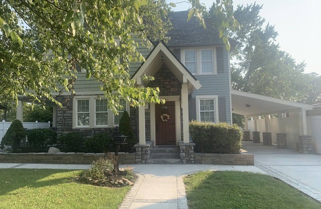 Carroll Manor: RecentlyRenovated English Tutor. Sleeps 8