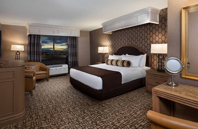 Carson Tower Grand King at Golden Nugget Las Vegas, Outdoor Pool