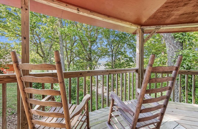 Carters Lake Lakeview Cabin #6 includes free boat slip at the Marina