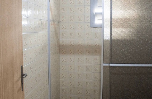 Casa Aconchegante Perto da Praia Para Família com Rede, Churrasqueira e Varanda
